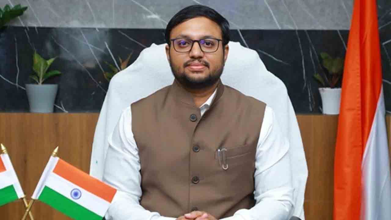 పర్యావరణ పరిరక్షణకు మొక్కలు నాటాలి కలెక్టర్‌ తేజస్‌ నంద్‌లాల్‌