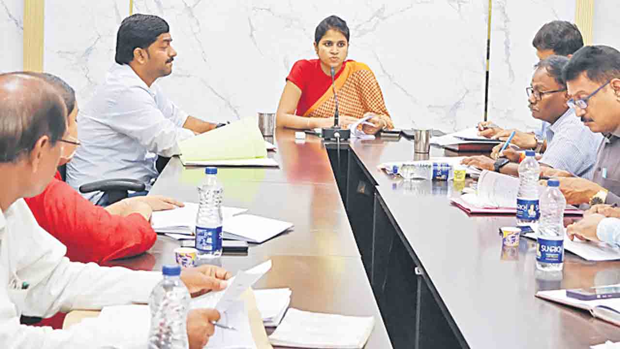 పోడు భూములకు సోలార్ పంపుసెట్లు