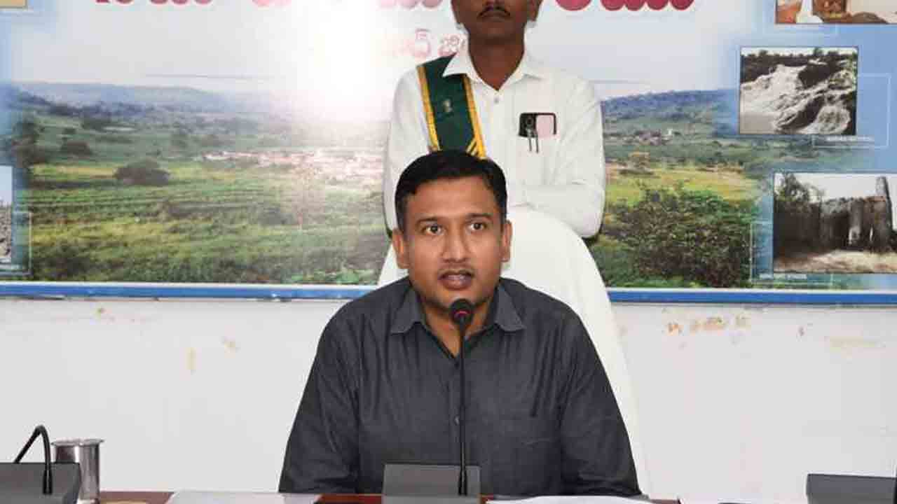 Collector Rajarshi Shah | ప్రభుత్వ పాఠశాలల్లో విద్యార్థుల సంఖ్య పెరిగేలా చర్యలు తీసుకోవాలి : కలెక్టర్ రాజర్షి షా