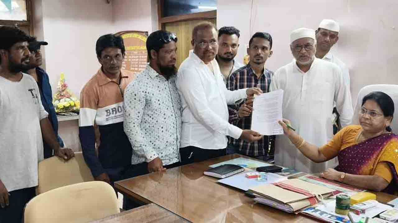 Complaint | జాయింట్ రిజిస్టర్ పై చర్యలు తీసుకోవాలని డాక్యుమెంట్ రైటర్ల ఫిర్యాదు