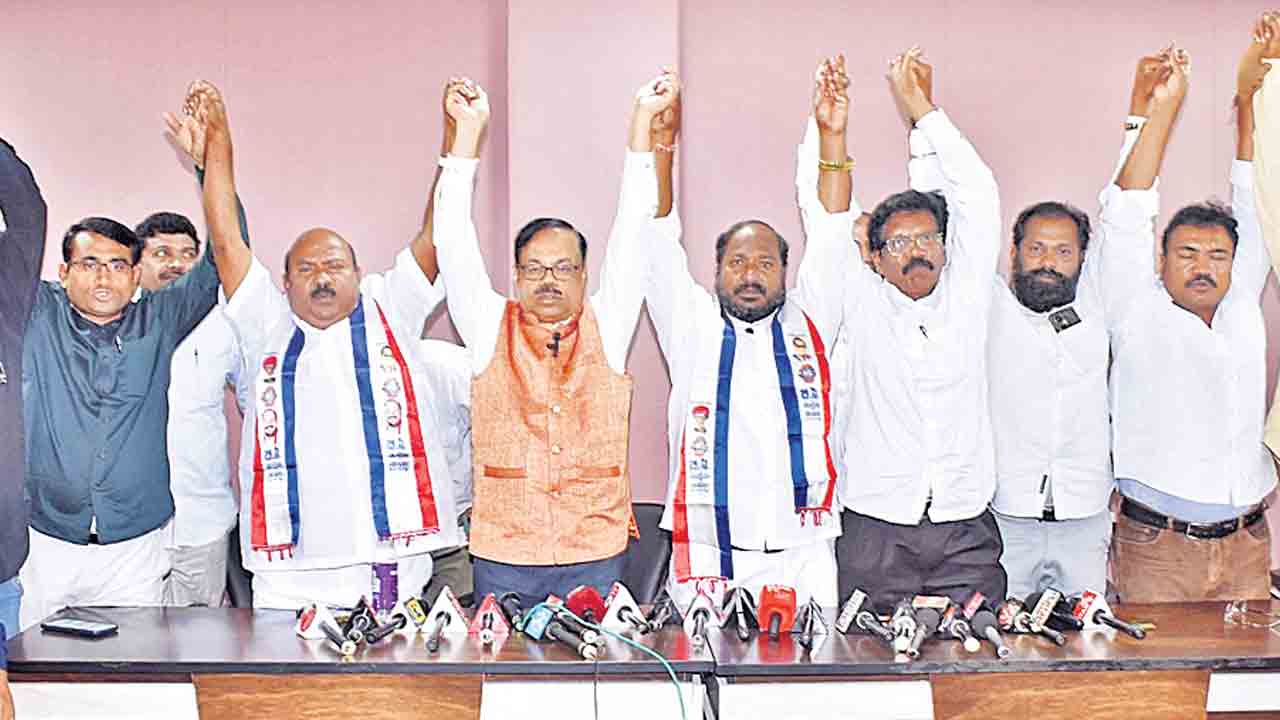 ఢిల్లీకి అఖిలపక్షాన్ని తీసుకెళ్లాలి.. బీసీ బిల్లుకు ఆమోదం తెలపాలి