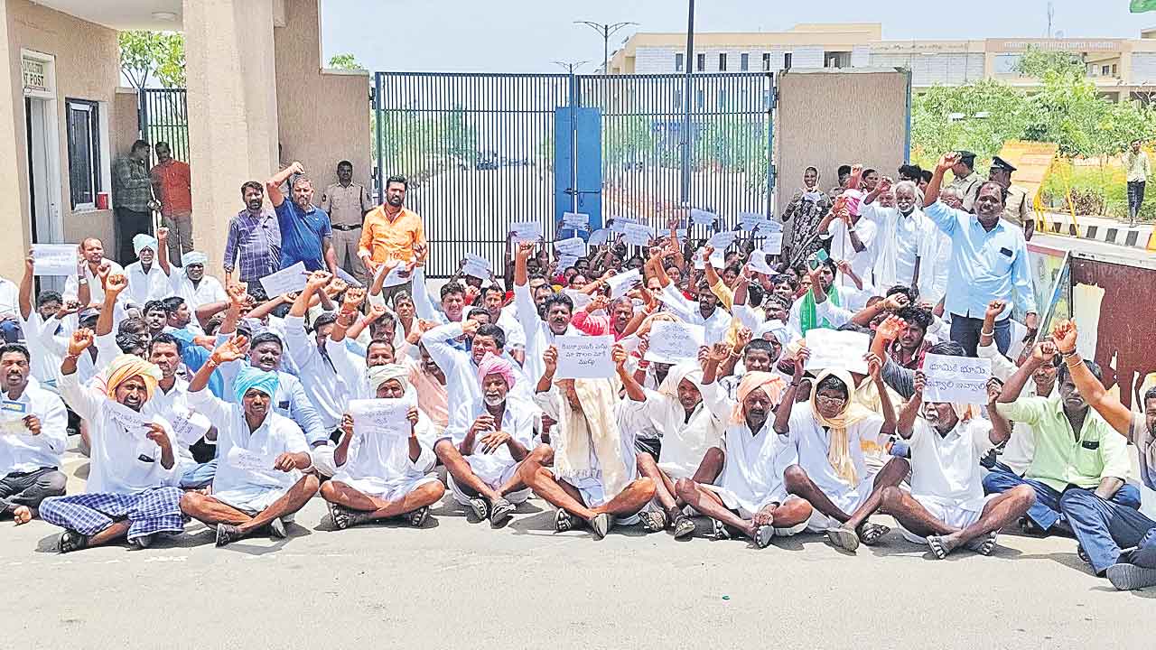 దినదినం భూసేకరణ గండం!.. ఎక్కడికక్కడే రైతుల ఆందోళనలు