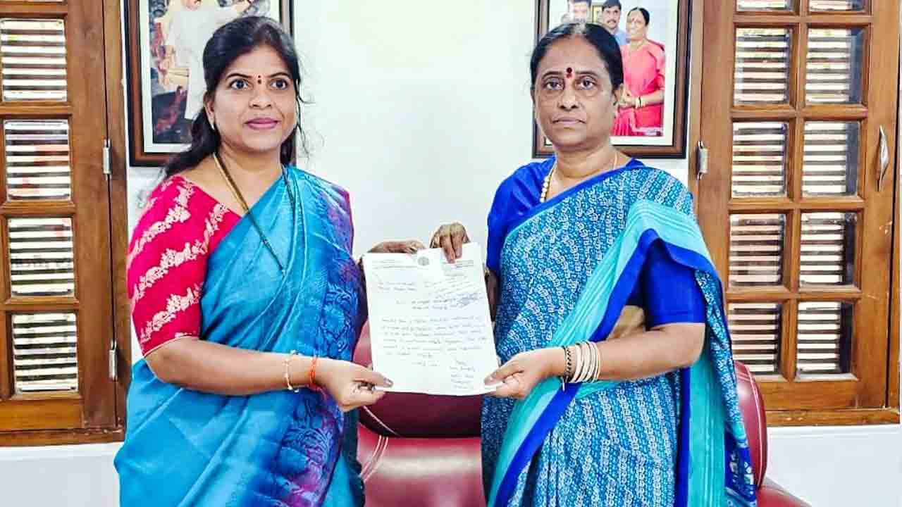 Corporator Bonthu Sridevi | ఆలయాలను అభివృద్ధి చేసేందుకు తన వంతు కృషి : కార్పొరేటర్‌ బొంతు శ్రీదేవి