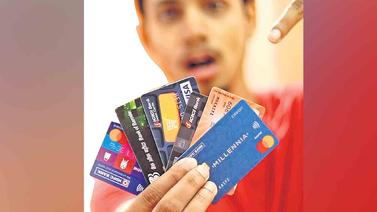 ఈ బ్యాంకుల క్రెడిట్‌ కార్డు చార్జీలు మారుతున్నాయ్‌..!