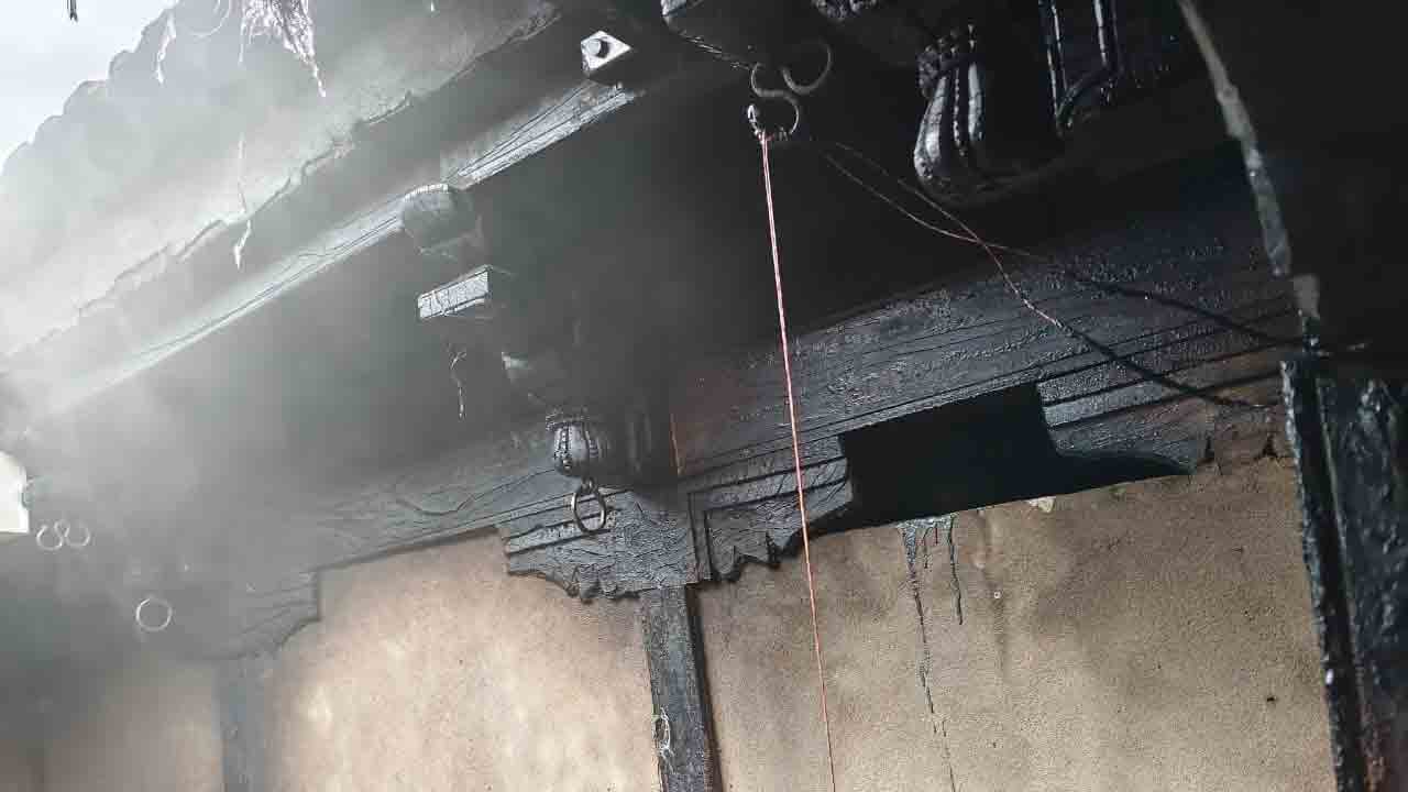 Cylinder blast | ఇంట్లో వంట చేస్తుండగా పేలిన సిలిండర్‌..