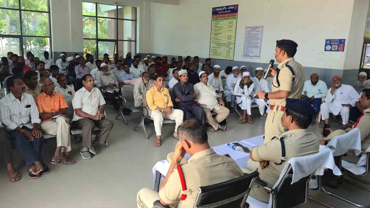 DCP Karunakar | పశువులు అక్రమ రవాణా చేస్తే కఠిన చర్యలు.. సోషల్ మీడియాలో తప్పుడు పోస్టులపై నిఘా : పెద్దపల్లి డీసీపీ కరుణాకర్