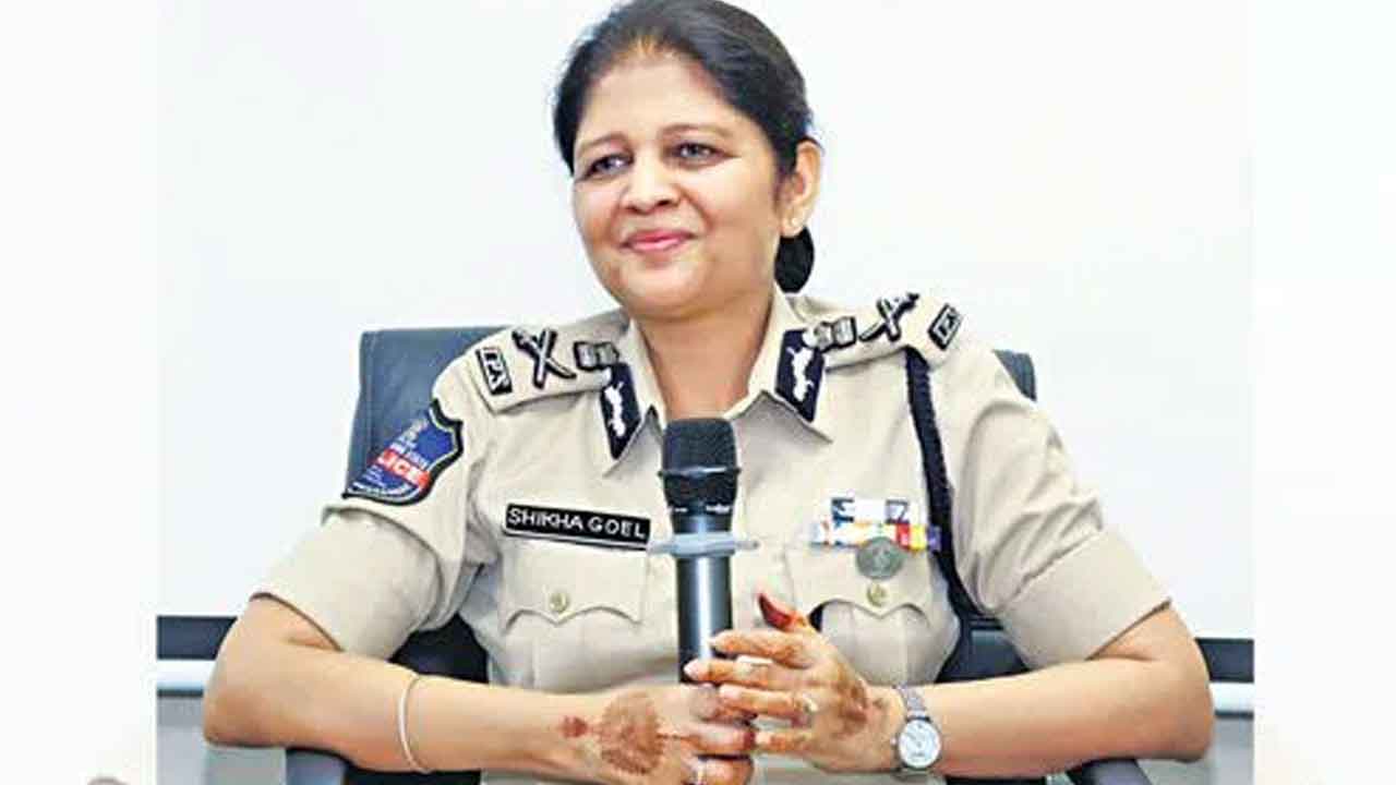 కొరియర్‌ సర్వీసులతో మోసాలు