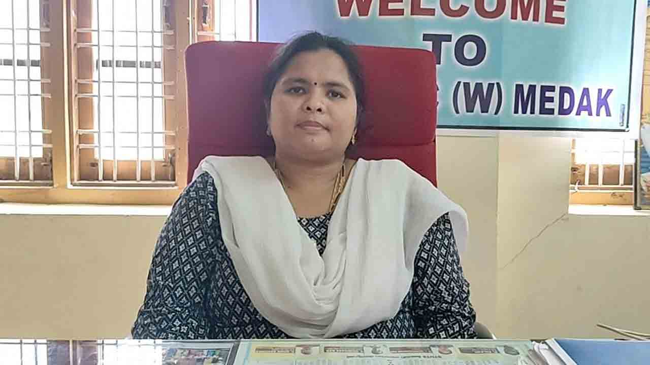 మహిళా డిగ్రీ కళాశాలలో నేరుగా ప్రవేశాలు : ప్రిన్సిపల్‌ శిరీష