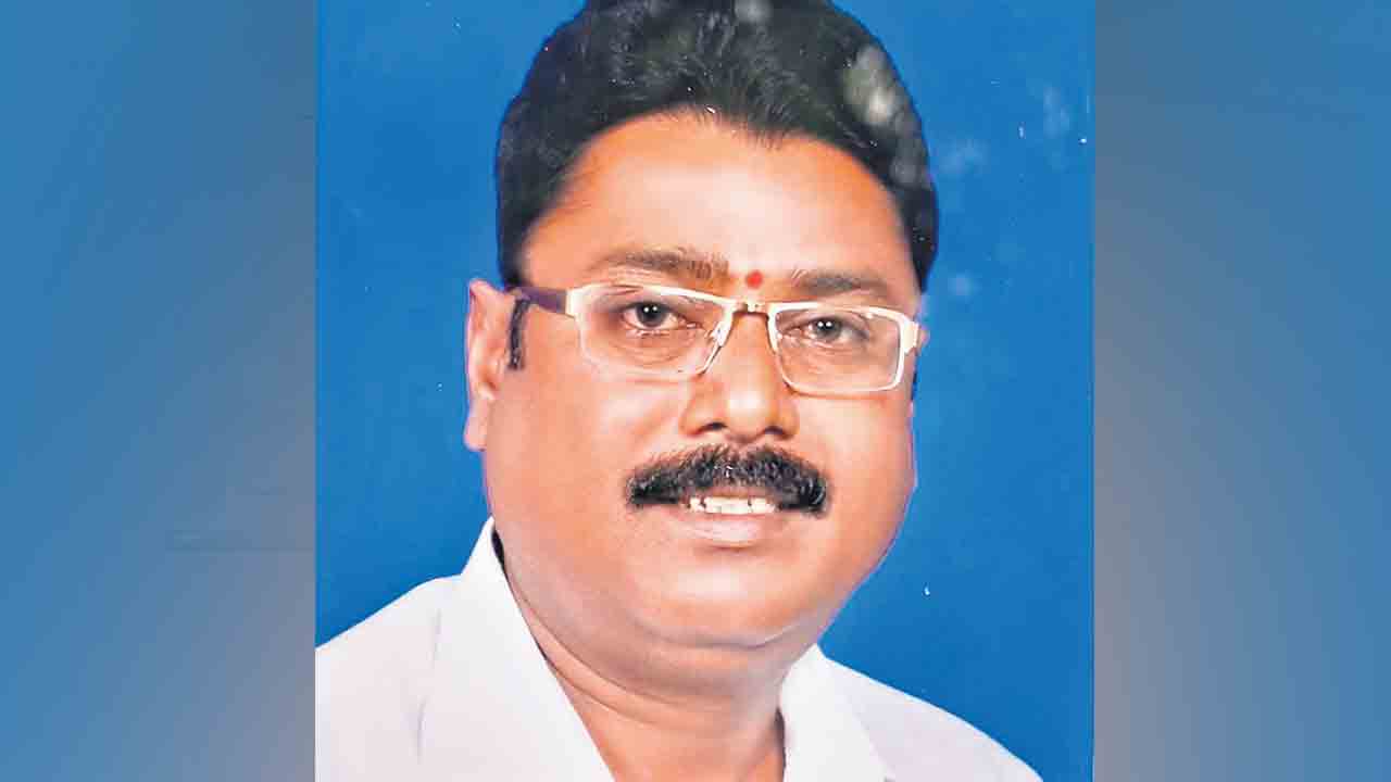 బిల్లులు రాక.. మాజీ సర్పంచ్‌ ఆత్మహత్య