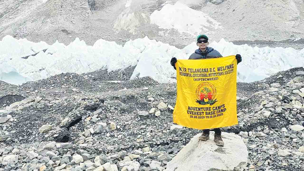 ఎవరెస్ట్‌ బేస్‌ క్యాంప్‌ అధిరోహించిన దినేశ్‌