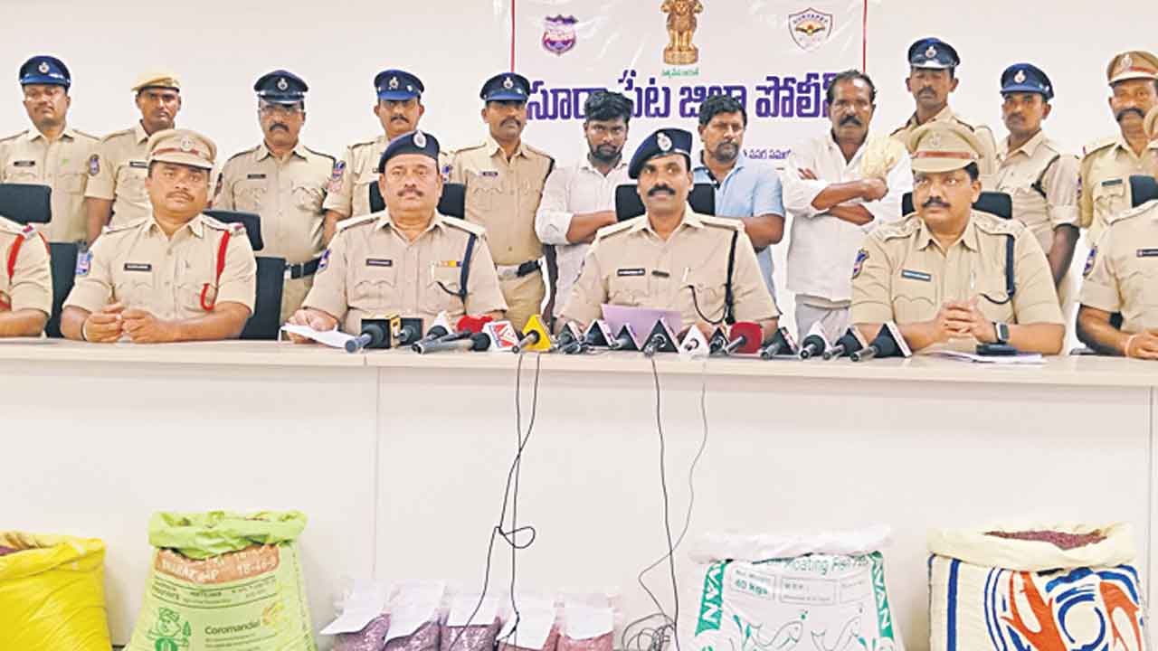 నకిలీ విత్తనాల తయారీదారు గుట్టు రట్టు