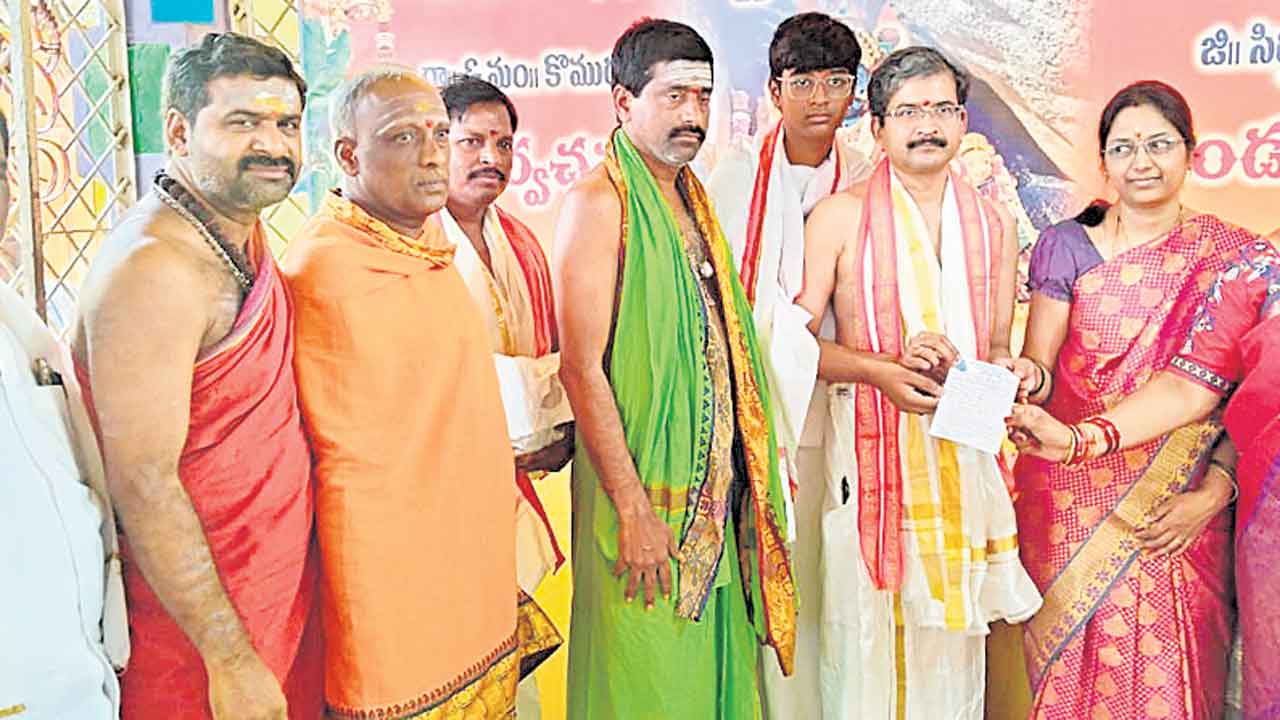 ‘మల్లన్న’ క్షేత్రానికి 15 లక్షల విరాళం