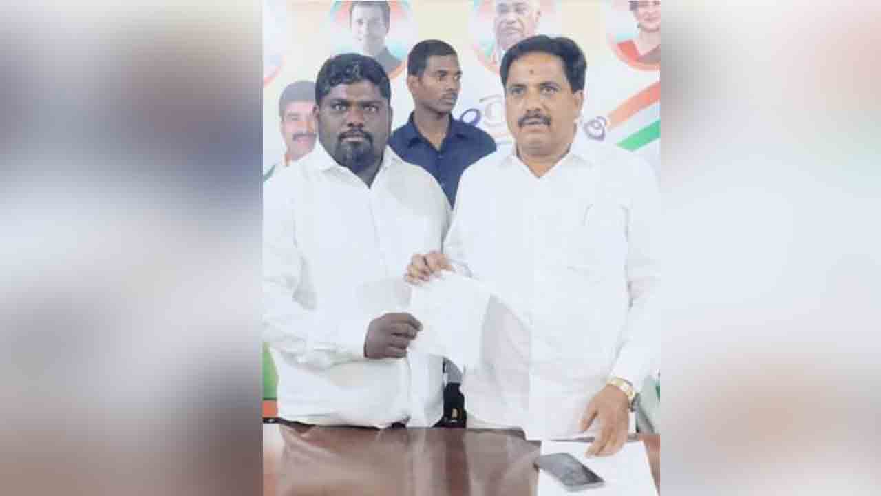 Double lane road | కొట్ర గ్రామానికి డబుల్ లైన్ల రహదారిని నిర్మించాలని ఎమ్మెల్యేకు వినతి