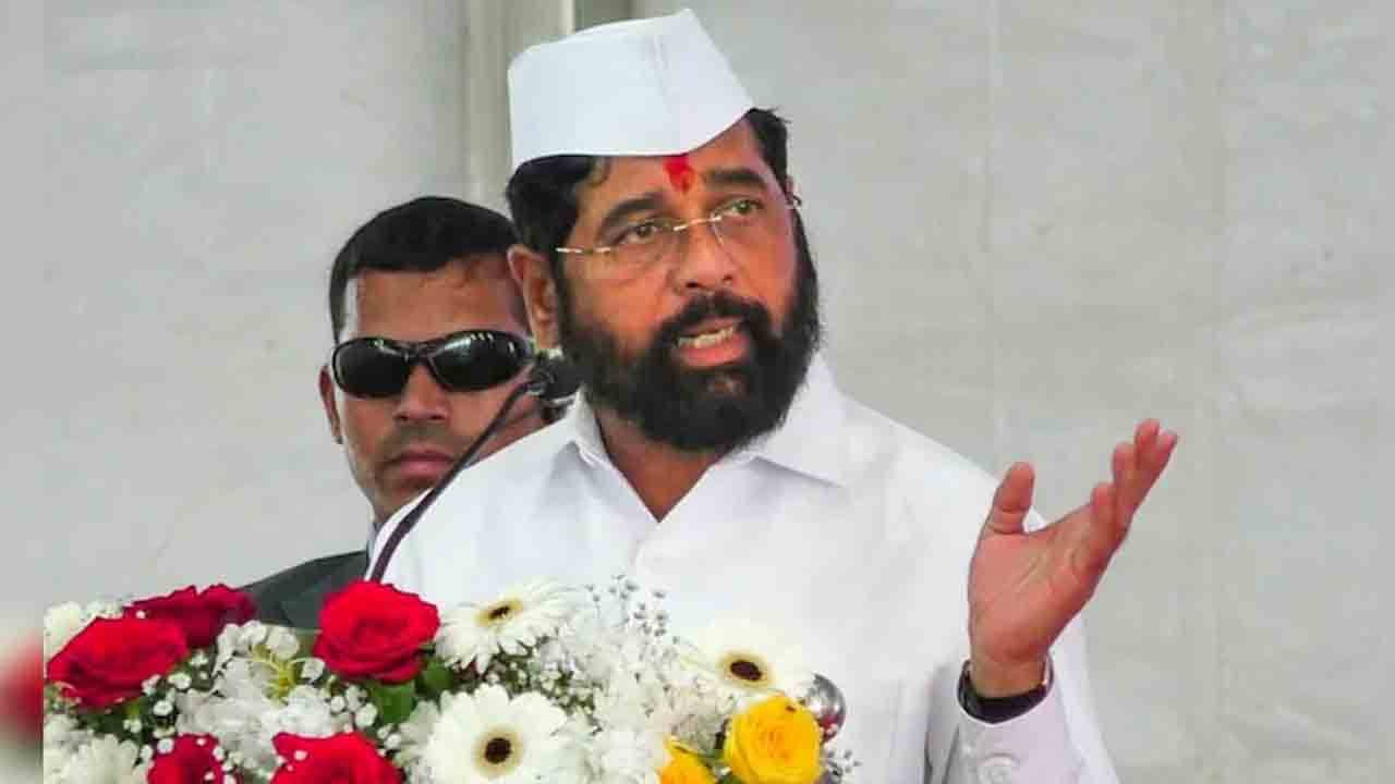Eknath Shinde | డ్యూటీ టైమ్‌ ముగియడంతో మొండికేసిన పైలట్‌.. ఎయిర్‌పోర్ట్‌లోనే డిప్యూటీ సీఎం షిండే పడిగాపులు