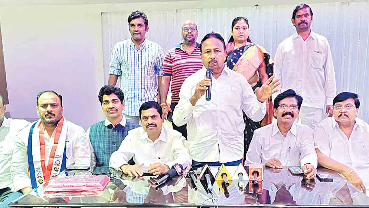 సీఎం అసమర్థతే జల దోపిడీకి కారణం
