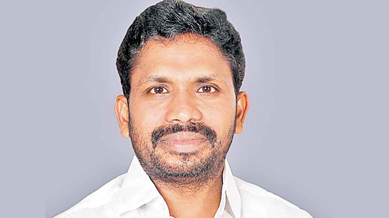 కాంగ్రెస్‌ పాలనలో నీళ్ల కోసం కన్నీళ్లు.. ఎర్రోళ్ల శ్రీనివాస్‌ మండిపాటు