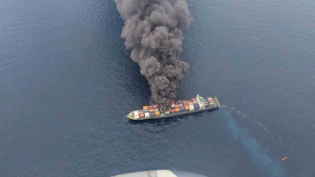 Explosion On container ship | సింగపూర్‌ కంటైనర్ షిప్‌లో పేలుడు.. ఇండియన్‌ నేవీ రెస్క్యూ