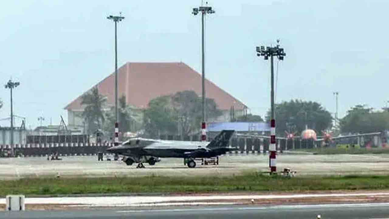 F-35 fighter jet | ఇంకా కేరళలోనే F-35 ఫైటర్‌ జెట్‌.. ఎందుకంటే..!