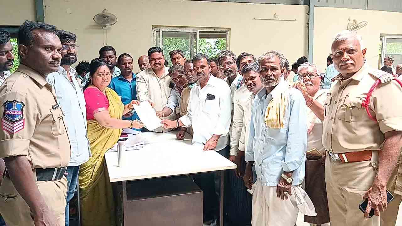 Farmers | రైతులు భూ సమస్యలపై నిర్లక్ష్యం చేయొద్దు : తహసీల్దార్‌ రజినీకుమారి