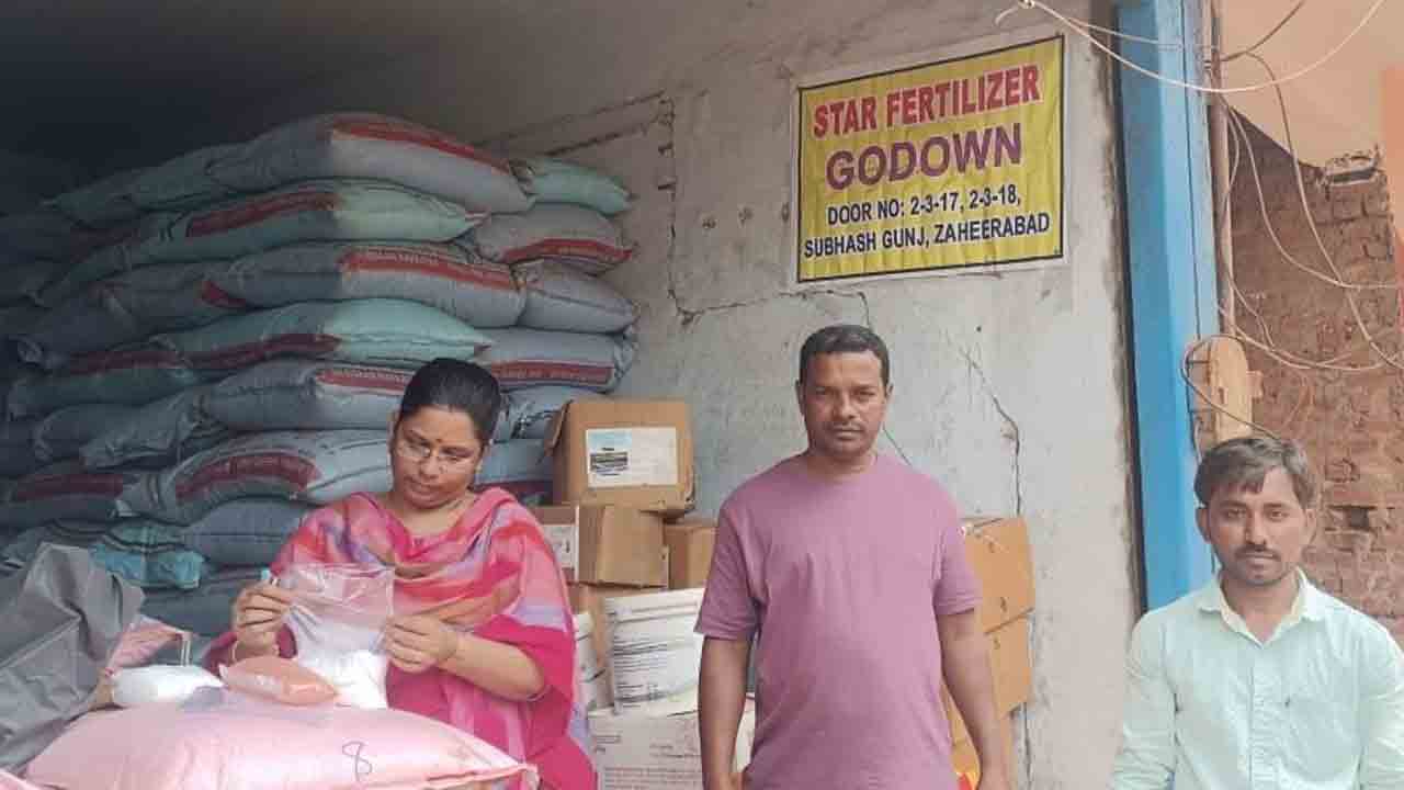 Fertilizers | నాణ్యతలేని ఎరువులను విక్రయిస్తే కేసులు నమోదు : ఏఓ లావణ్య