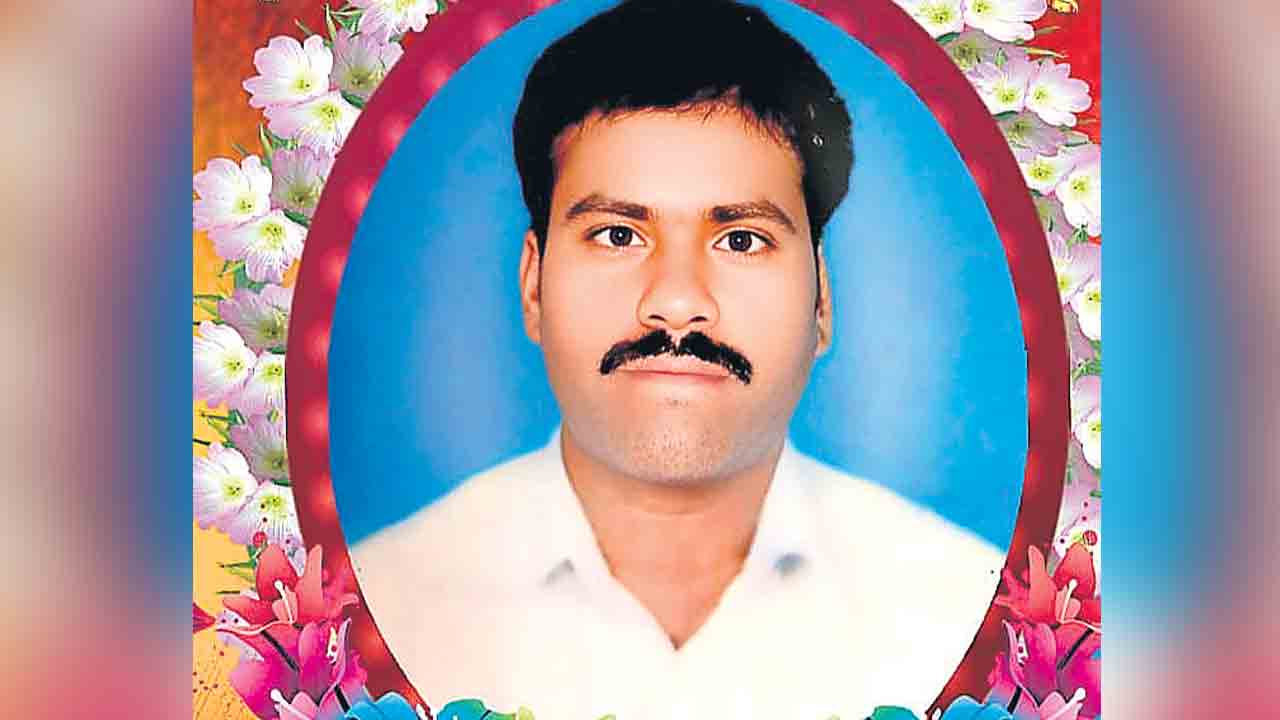 ఆర్థిక ఇబ్బందులతో రైతుకూలీ ఆత్మహత్య