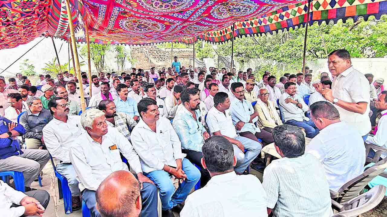 బీసీ రిజర్వేషన్లు అమలు చేయాలి