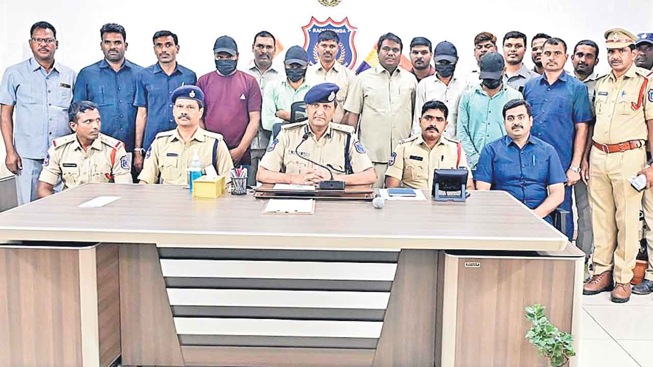 గంజాయి అక్రమ రవాణా.. నిందితుల అరెస్టు