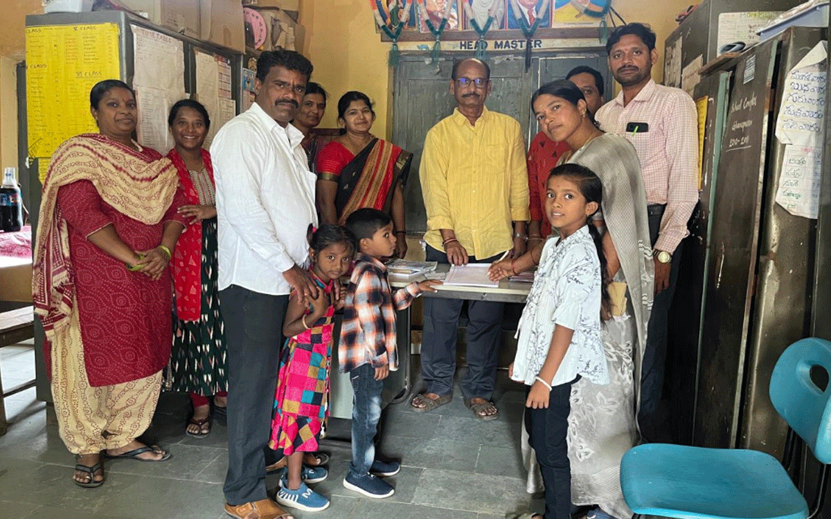 pedda adiserla pally : ప్రభుత్వ పాఠశాలలో ఘనపురం మాజీ సర్పంచ్‌ పిల్లలు