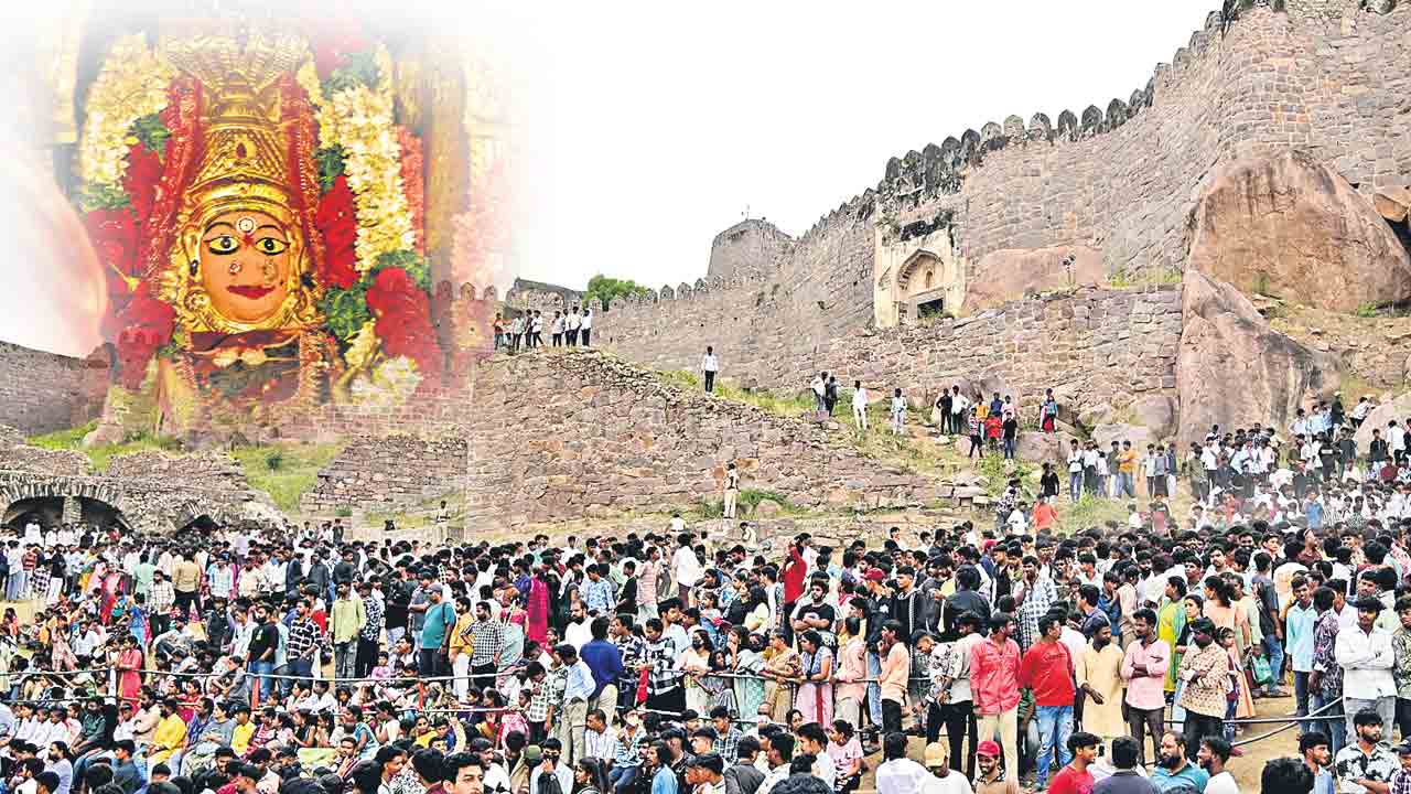 బోనం.. వెల్లువెత్తిన జనం.. ఎల్లమ్మకు రెండో బోనం