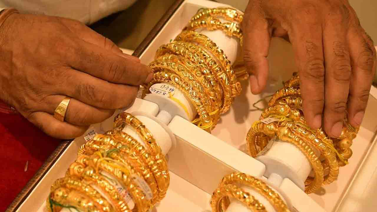 Gold Rates | వన్నెతగ్గిన బంగారం.. ఒక్కరోజే రూ.1,470 దిగిన 10 గ్రాముల ధర