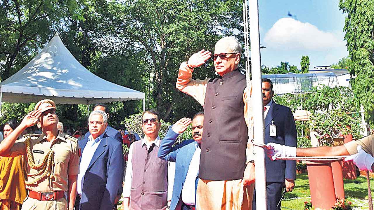 ఘనంగా రాష్ట్రావతరణ వేడుకలు