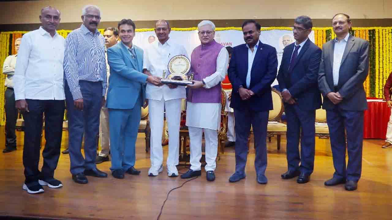 Governor award | గవర్నర్ అవార్డు అందుకున్నసెయింట్ మార్టిన్స్ ఇంజనీరింగ్ కళాశాల
