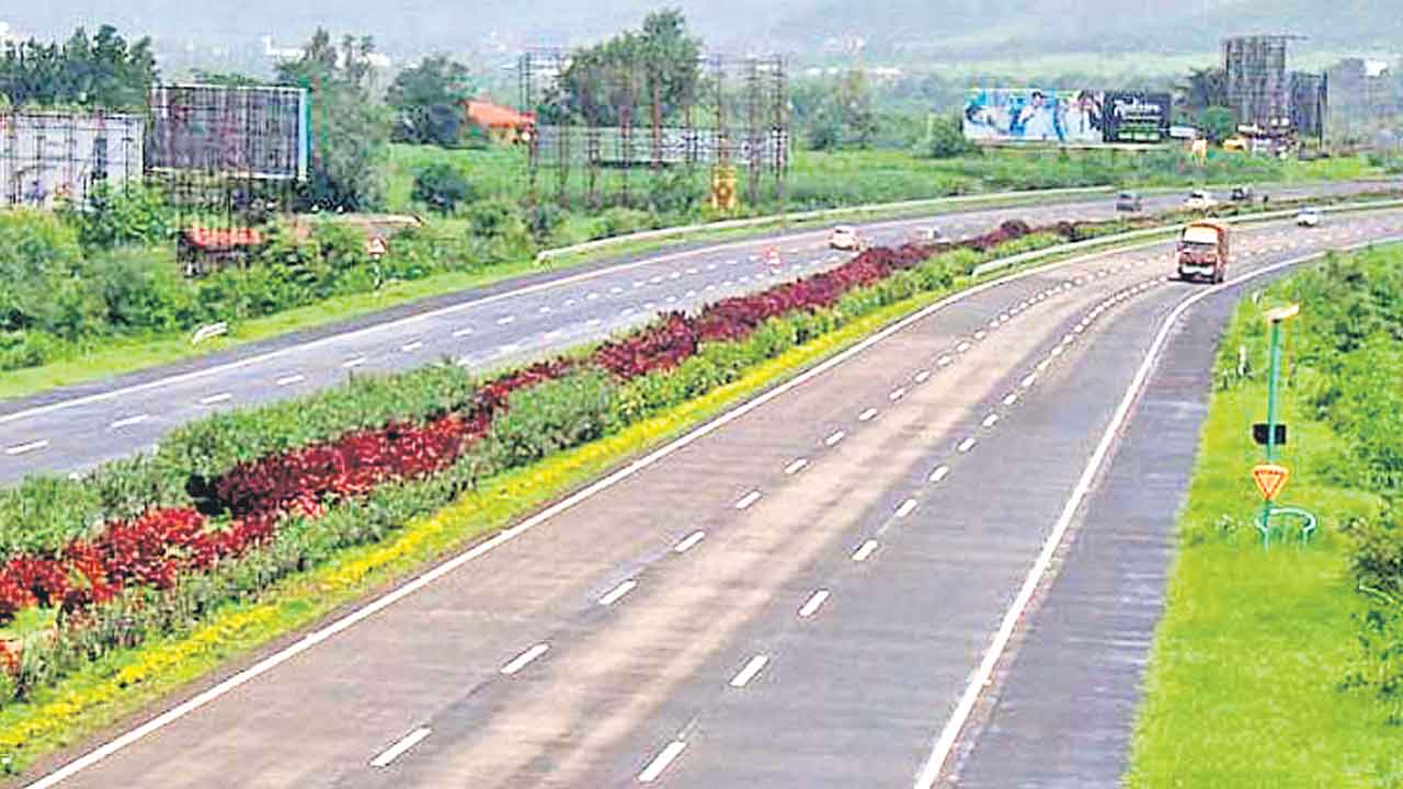 ఫార్మారైతుల ప్లాట్ల నుంచి గ్రీన్‌ఫీల్డ్‌ రోడ్డు!