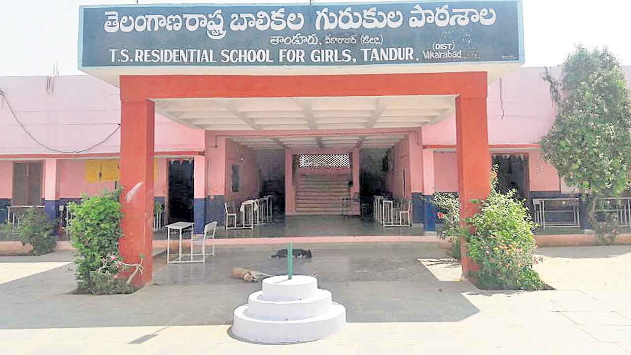 ఇష్టారీతిన డిప్యూటీ వార్డెన్‌ డ్యూటీలు.. కాంగెస్‌ సర్కారు అసమర్థ పాలనతో గురుకుల విద్యాలయాల్లో గందరగోళం