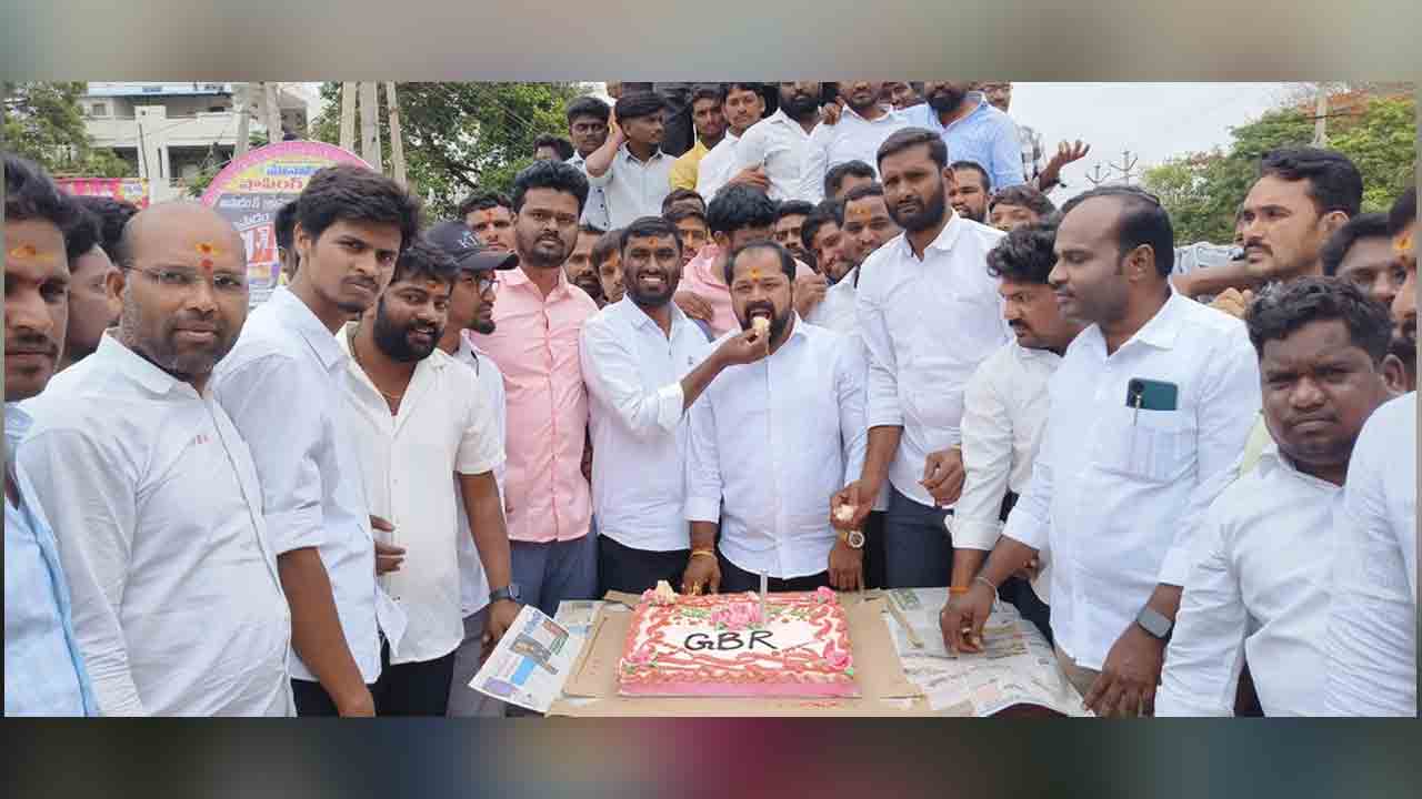 Birthday celebrations | ఘనంగా బీఆర్ఎస్ మాజీ ఎమ్మెల్యే గువ్వల బాలరాజు జన్మదిన సంబరాలు
