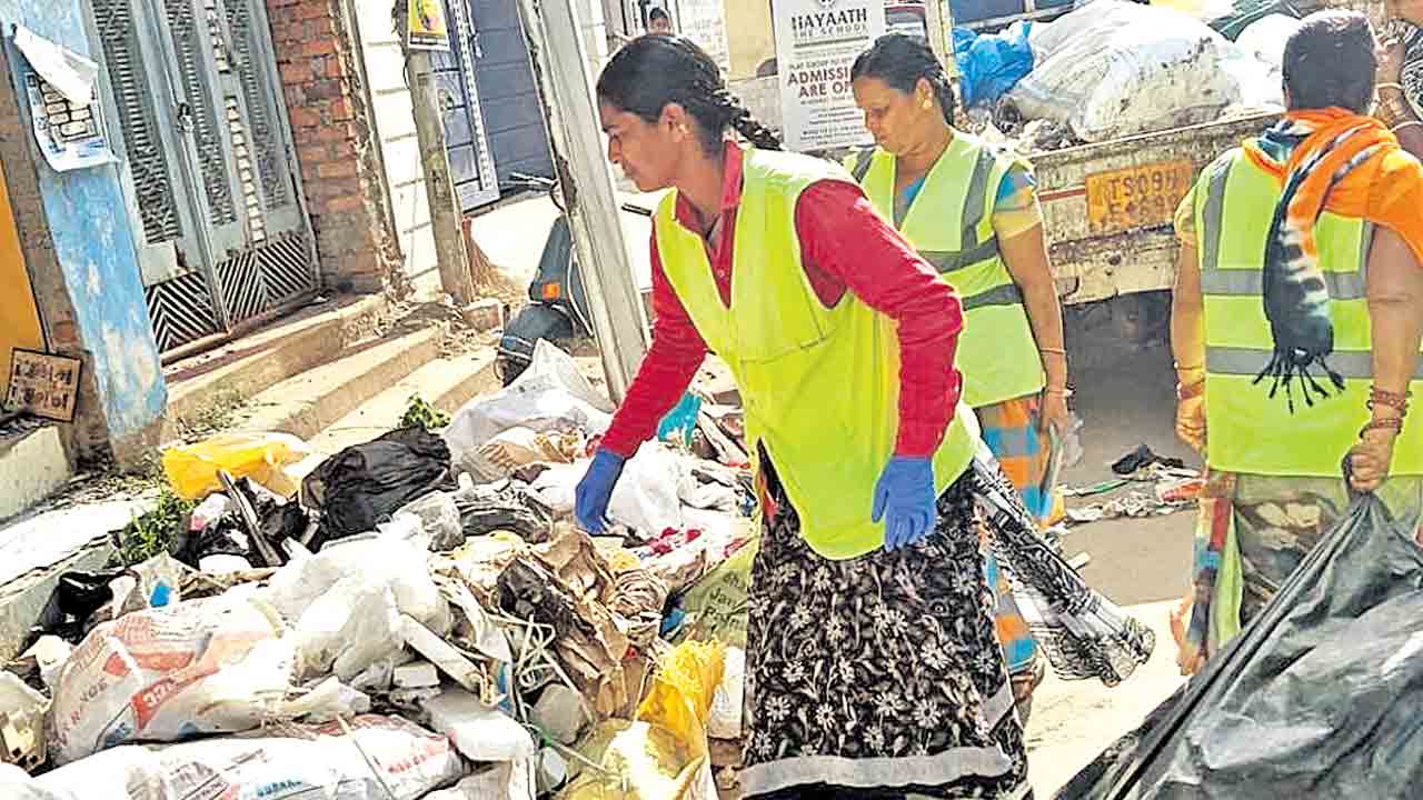 పర్యాటక స్థలాల్లో ప్రైవేట్‌ రాజ్యం..!