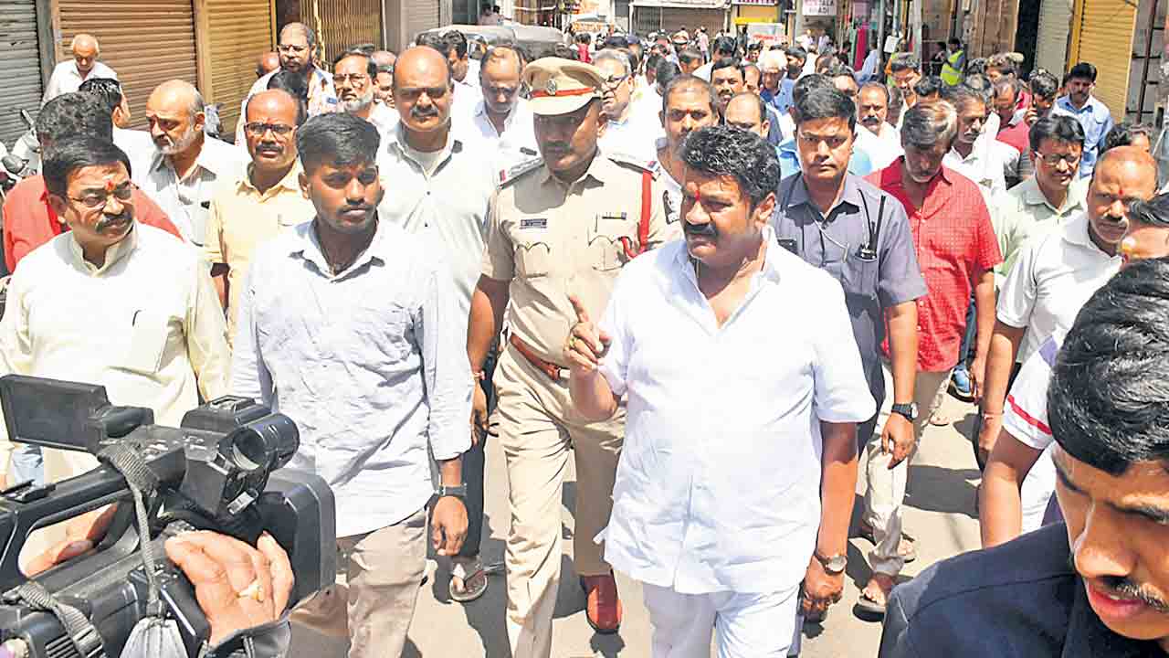 భక్తులు ఇబ్బందులు పడొద్దు