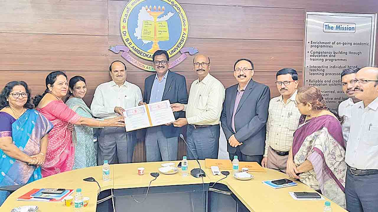 అంబేద్కర్‌ వర్సిటీలో హెచ్‌హెచ్‌సీఎం కోర్సు