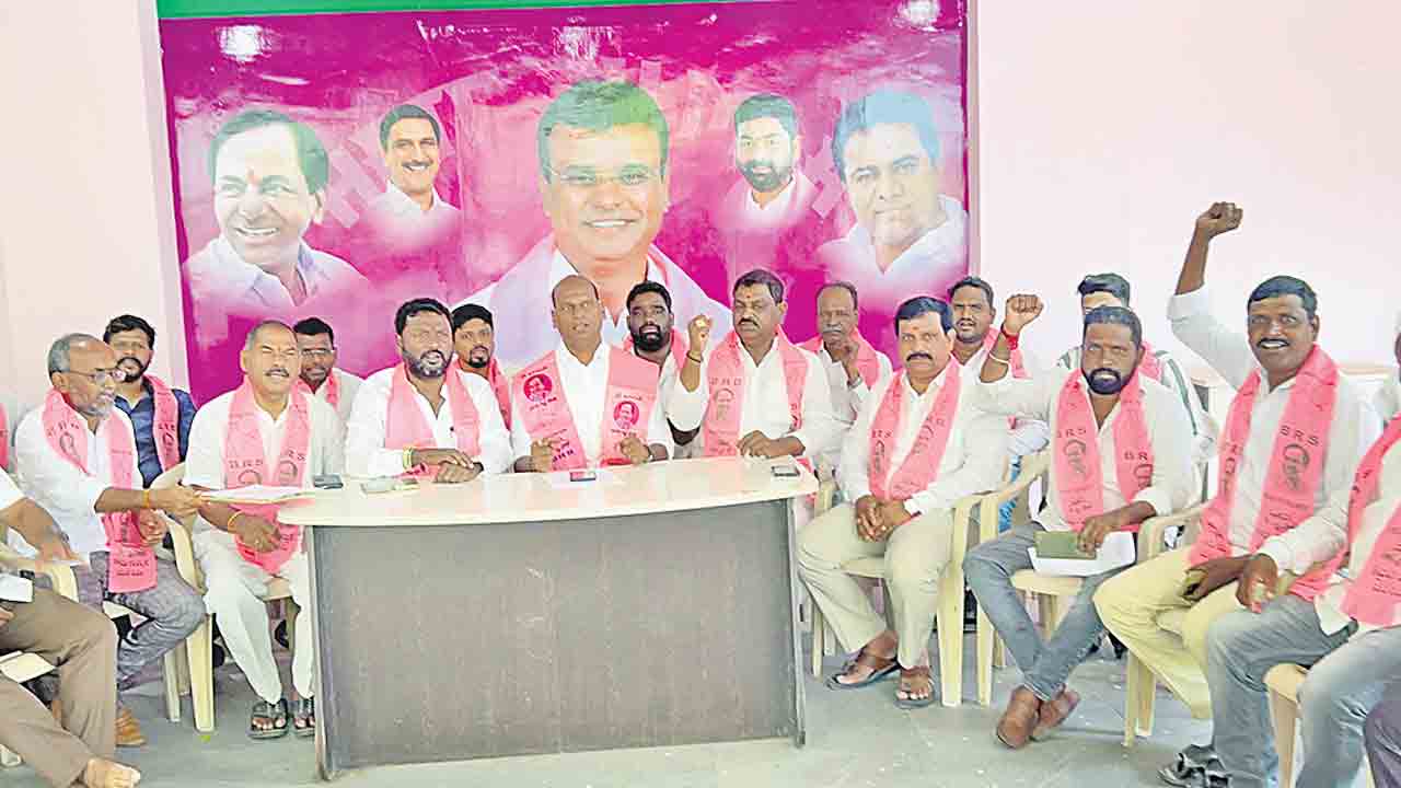 హన్మంత్‌రెడ్డి ఓ బ్లాక్‌మెయిలర్‌