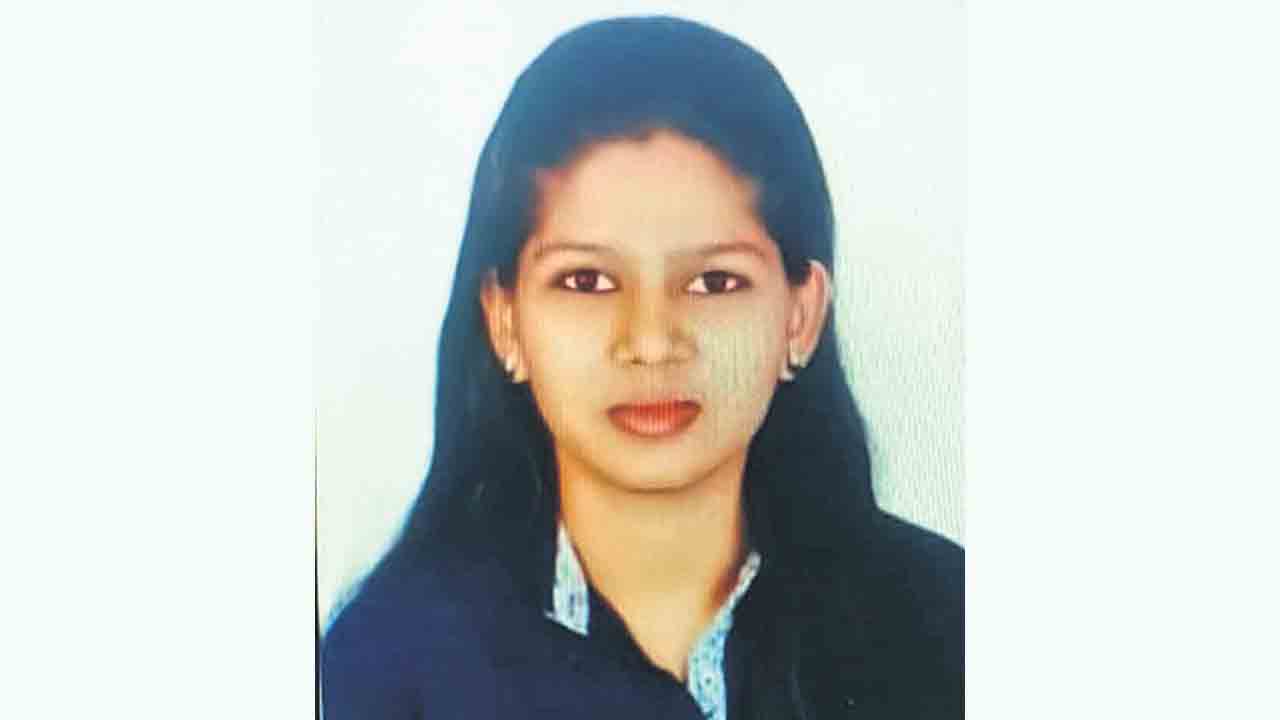 దుర్గం చెరువులో దూకి వివాహిత ఆత్మహత్య