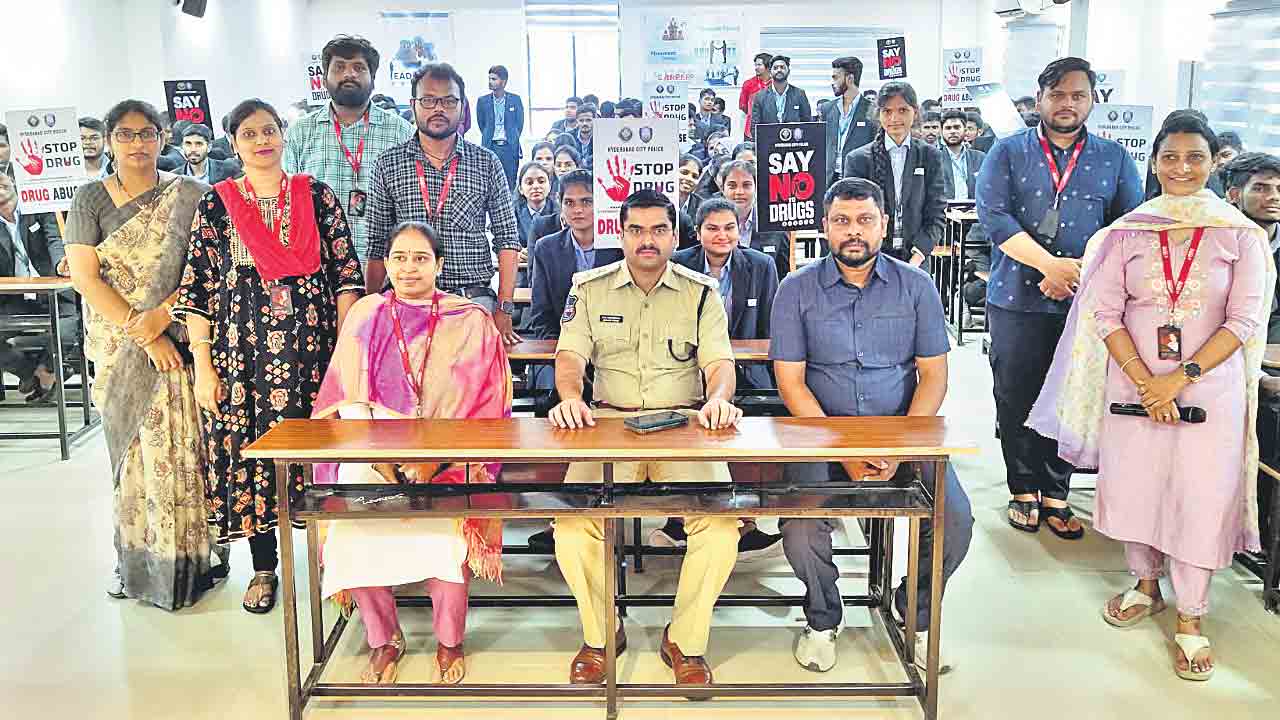 డ్రగ్స్‌కు దూరంగా ఉండాలి..