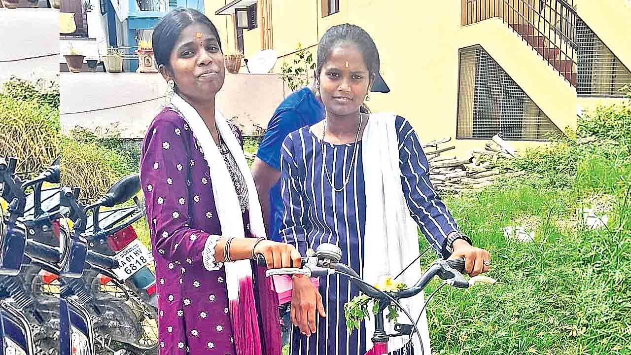 తల్లిదండ్రులు మందలించారని.. అక్కా చెల్లెళ్ల బలవన్మరణం