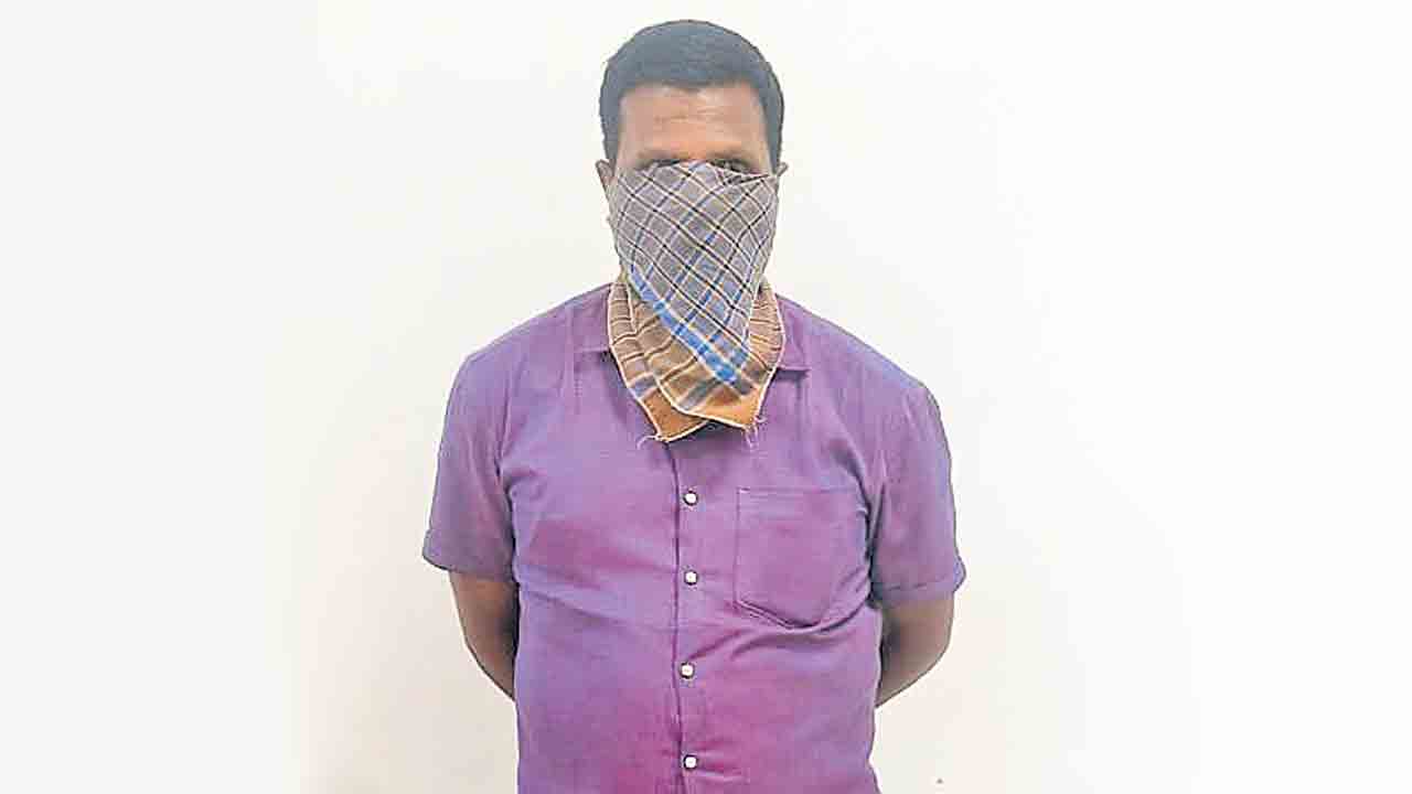 మహిళల అక్రమ రవాణా గుట్టు రట్టు