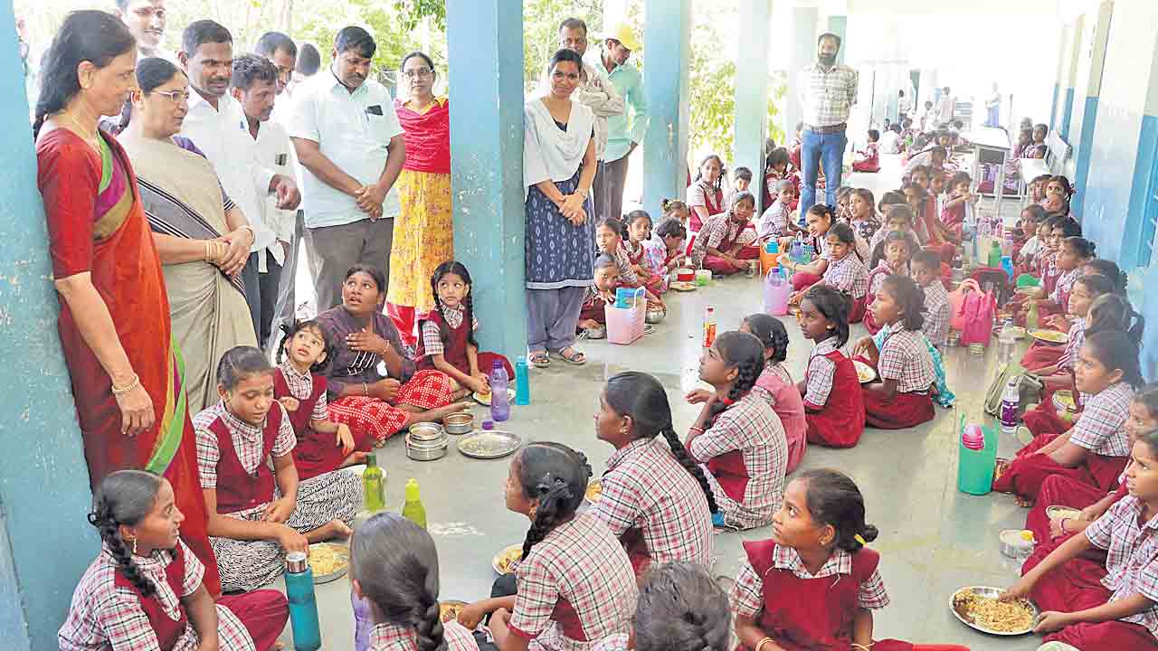 విద్యావ్యవస్థను గాలికొదిలేశారు