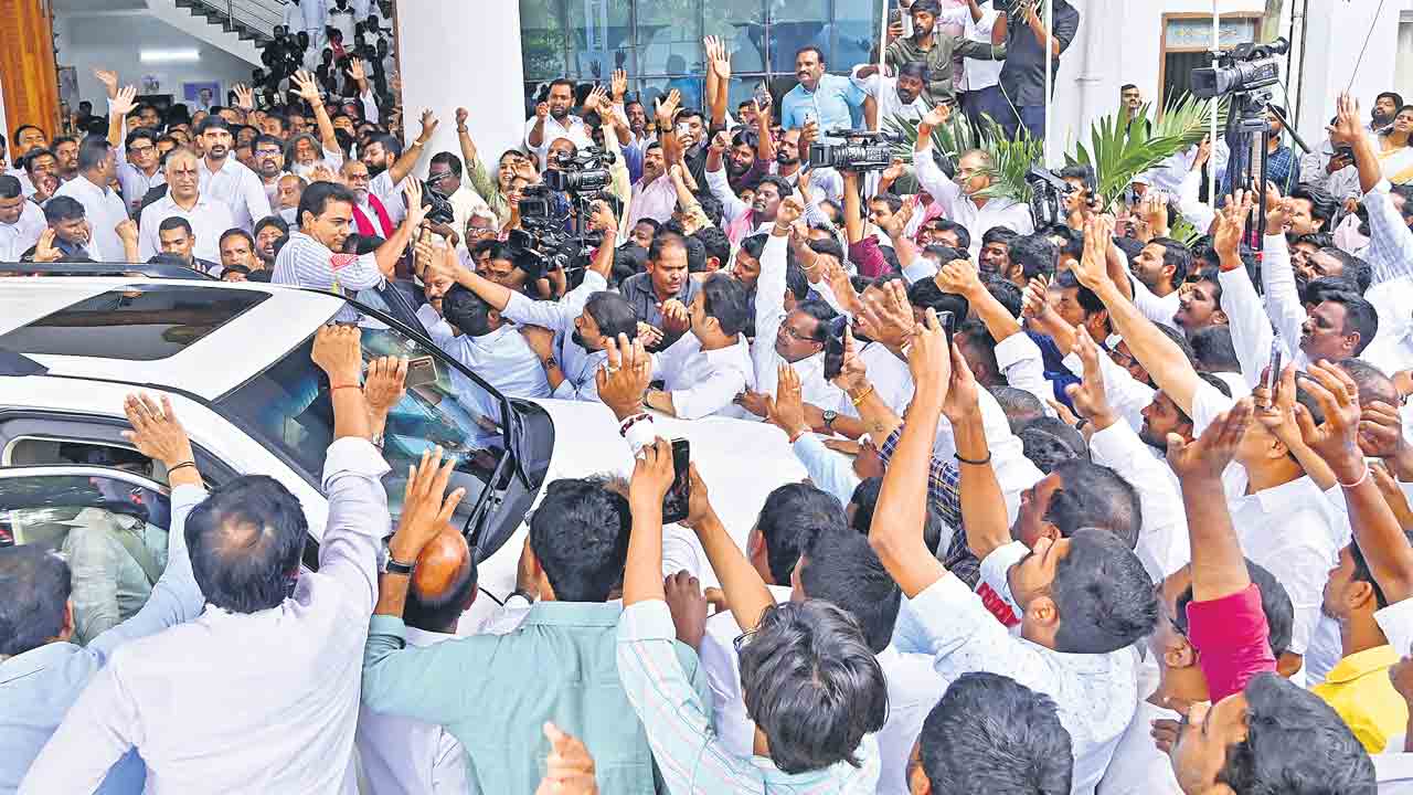 గులాబీ సైన్యం..సంఘీభావం