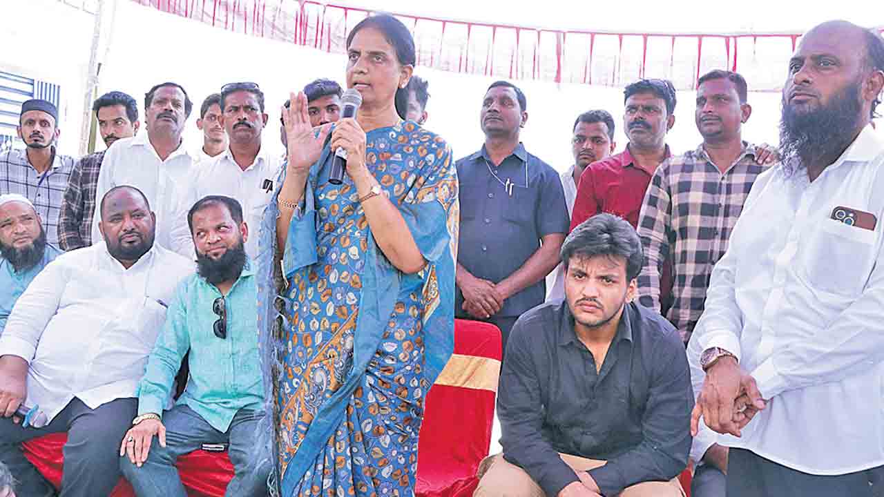 ఎట్ల కూలుస్తరో చూస్తం