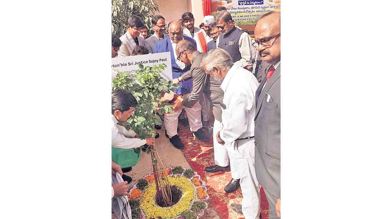 కేసులను త్వరితగతిన పరిష్కరించాలి