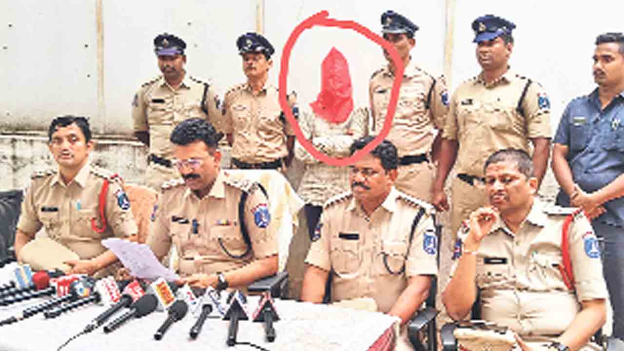 ఓఆర్ఆర్ మీదుగా గంజాయి రవాణా..