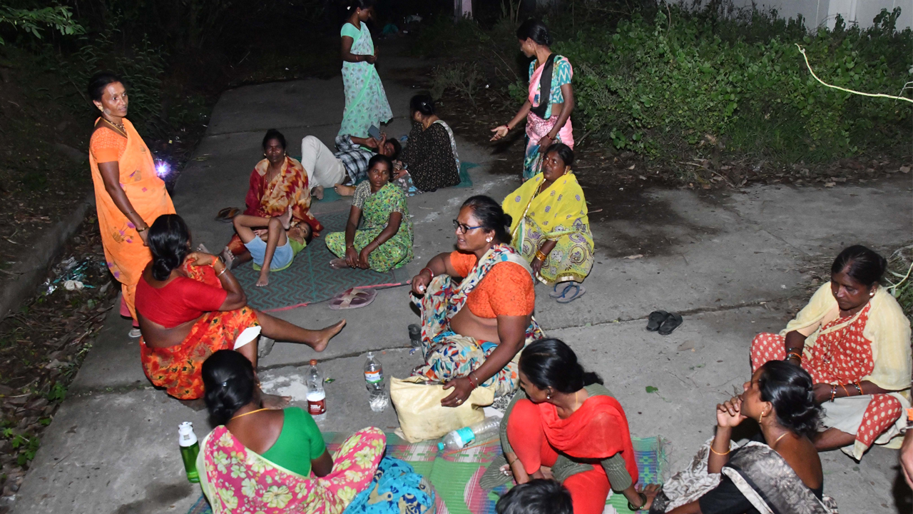 డబుల్‌ బెడ్రూంలు మాకే కేటాయించాలి.. హన్మకొండలో బాధితుల ఆందోళన