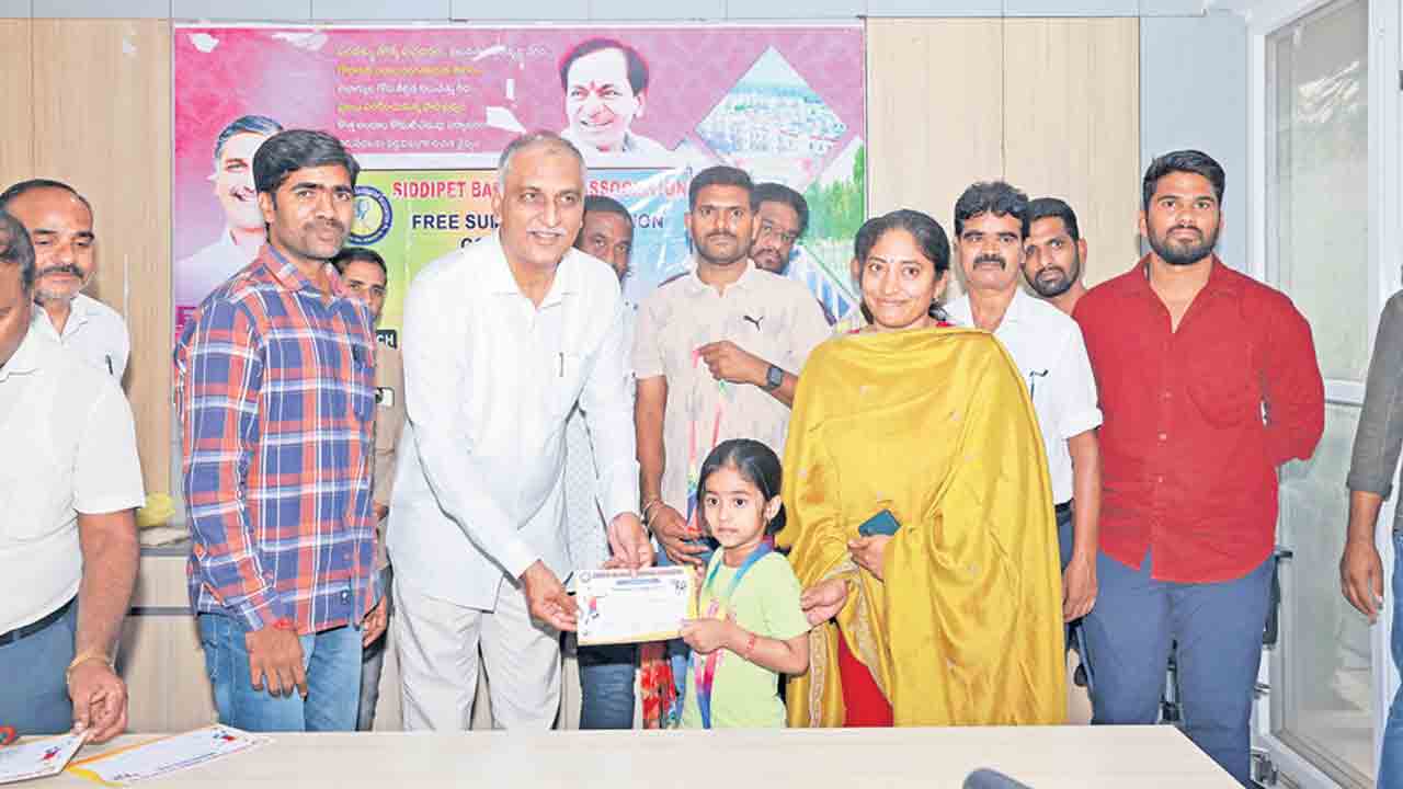 చదువుతో పాటు క్రీడల్లో రాణించాలి
